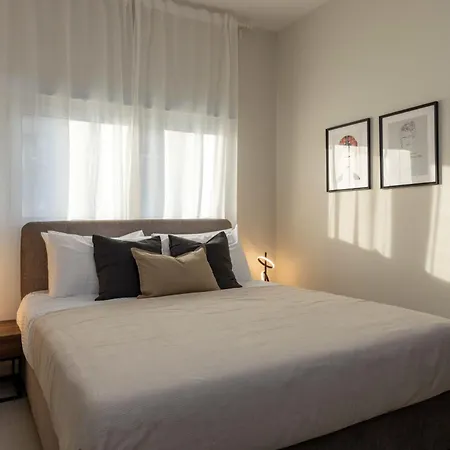 Phaedrus Living Mini Art House Kahlo Apartment *