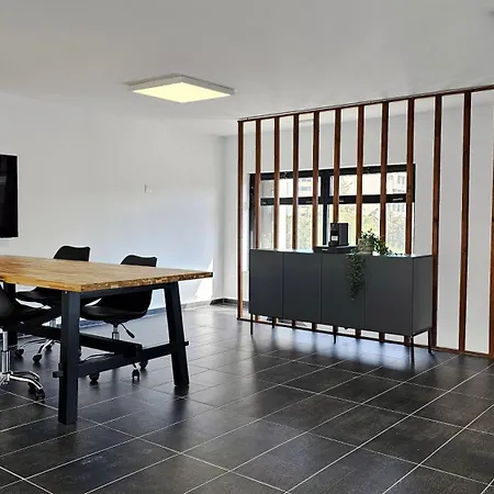 דירה Phaedrus Living Mini Art House Kahlo